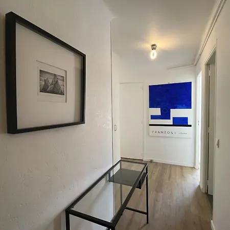 Well-located With Terrace And Balcony Αντίμπ