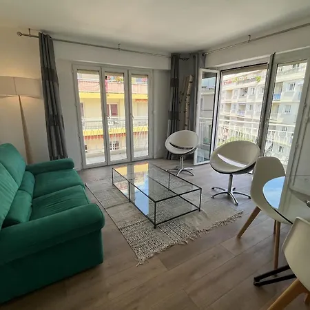 Well-located With Terrace And Balcony Διαμέρισμα Αντίμπ