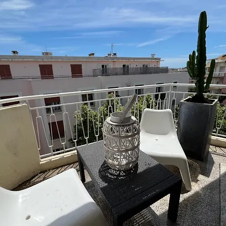 Well-located With Terrace And Balcony * Antibes